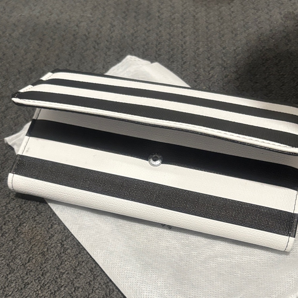 Kut from the Kloth Black Wallet
